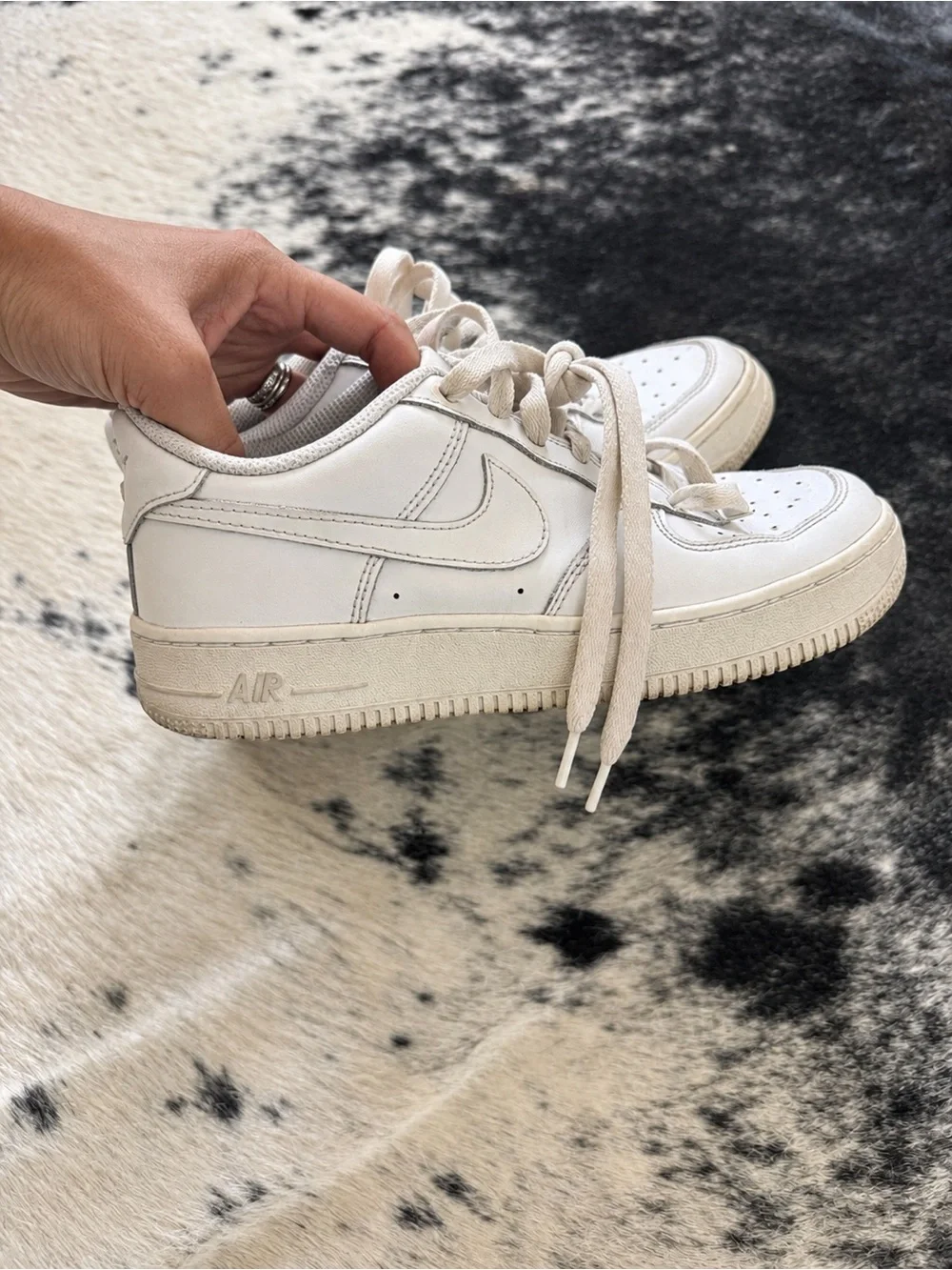 Nike White Low-Top Air Force 1 Sneakers 5.5